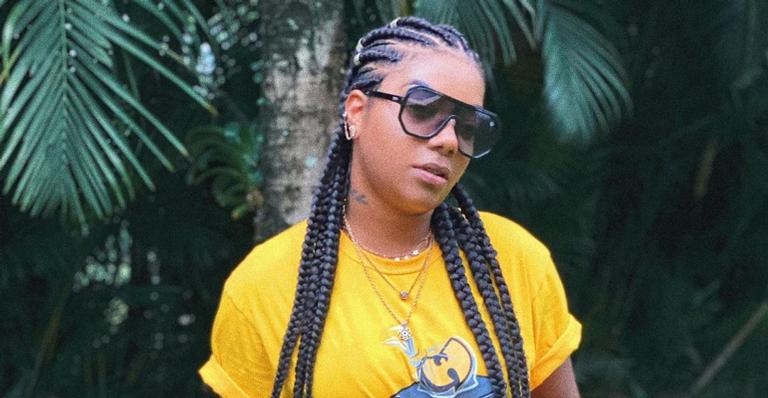 Em quarentena, Ludmilla posa para selfie e interage com os fãs: ”Oi pessoal”