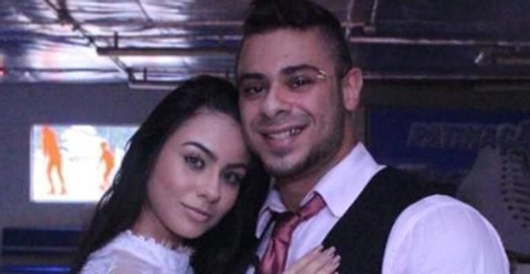Léo Stronda reata com a ex-namorada Giovana Previero