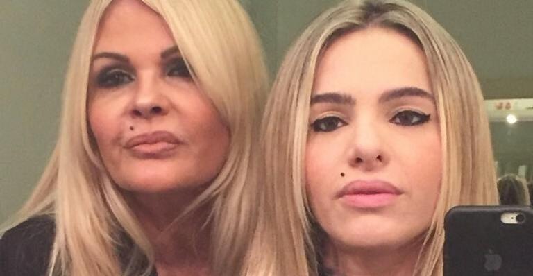 Monique Evans abre o jogo e fala sobre sexo com a namorada: ”Não sabia nada”