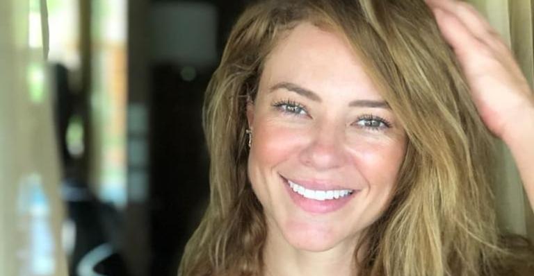 Paolla Oliveira ganha elogios de fãs ao relembrar clique na praia: ”Uma lindeza”