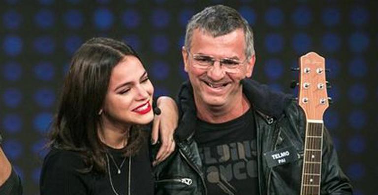 Bruna Marquezine parabeniza o pai e emociona a web com declaração