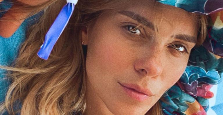 Carolina Dieckmann surge de máscara e aconselha seguidores: ”Respira”