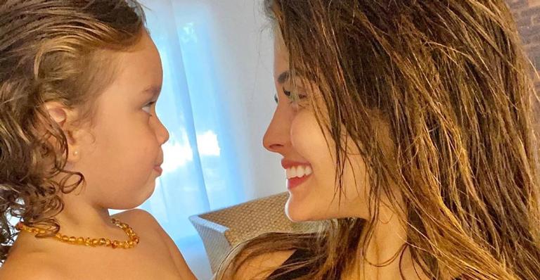 Em reta final da gravidez, Leticia Almeida exibe barrigão com a primogênita na web