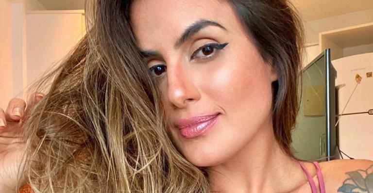 Em quarentena, ex-BBB Carol Peixinho aproveita dia de biquíni em casa: ”Sextou com s de saudade”