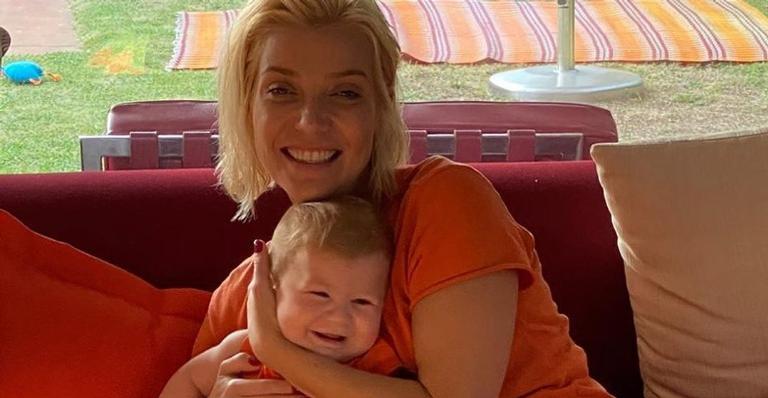 Luiza Possi encanta ao mostrar banho do filho, Lucca: ”Vamos alegrar o dia de todo mundo”