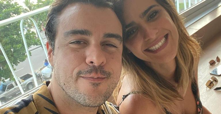 Joaquim Lopes posa em clima de romance com a noiva e comove internautas