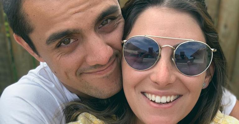 Mariana Uhlmann tranquila fãs sobre saúde de Felipe Simas: ”Ele tá ótimo”