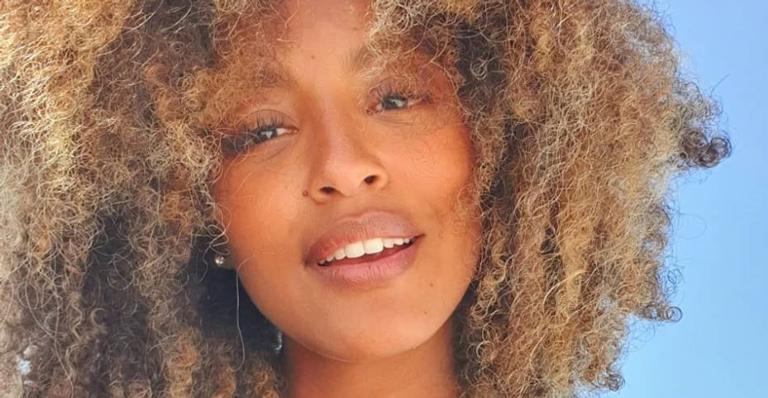 Sheron Menezzes se diverte com o filho e fala sobre quarentena: ”Tô maluca”