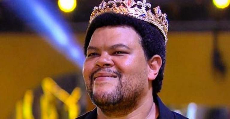 BBB20: Com direito a look e acessórios, sisters transformam Babu em drag queen