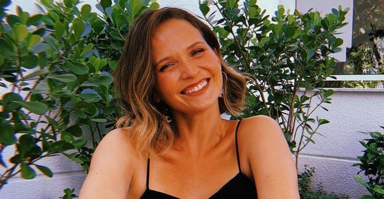 Mais um dia de quarentena: Fernanda Rodrigues posta clique meditando e aconselha: ”Respira”