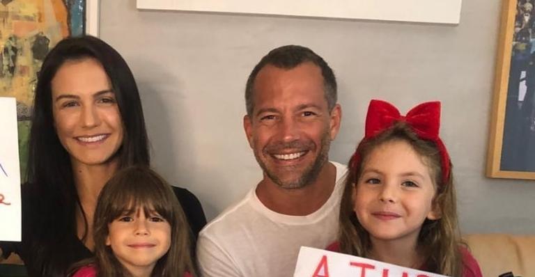 Kyra Gracie se derrete ao mostrar Malvino Salvador estudando com as filhas: ”Dividimos as funções”