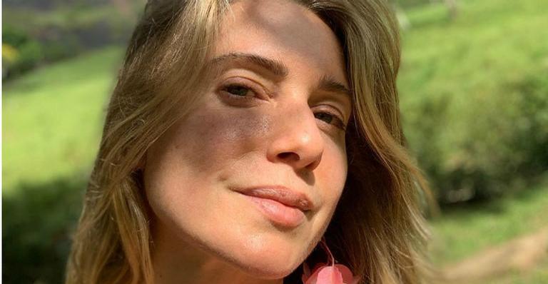 Leticia Spiller surge fazendo guacamole e incentiva seguidores: ”Simples e gostoso”