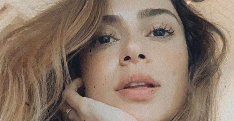 Em mais um dia de quarentena, Thaila Ayala aproveita para tomar sol e brinca: ”Pra não pirar”