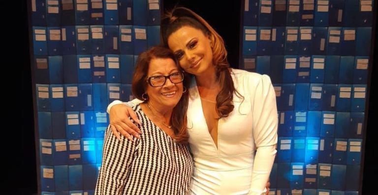 Viviane Araújo celebra aniversário da mãe com linda homenagem na web: ”Você é a minha flor”