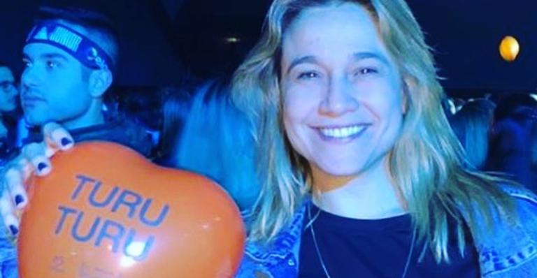 Fernanda Gentil mostra sua ansiedade para live de Sandy e Junior: ”To pronta e já chorando”