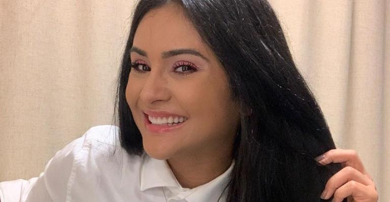 Mileide Mihaile faz ensaio de fotos de máscara e fala sobre o momento atual: ”Que tenha brilho”