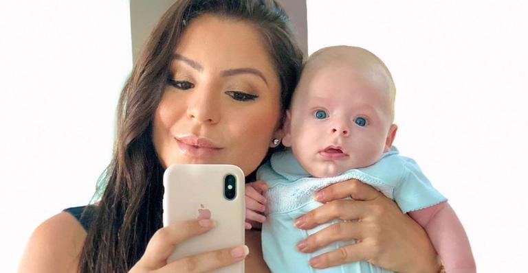 Em clique fofo, Andressa Ferreira se derrete pelo filho, Bento: ”Curtindo meu bebezinho”