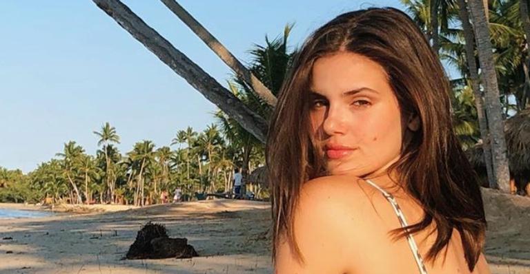 Camila Queiroz faz desabafo sobre sentimentos na quarentena: ”São altos e baixos”