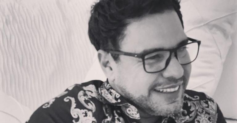 Zezé Di Camargo posta clique da família e se declara: ”A melhor parte de mim”