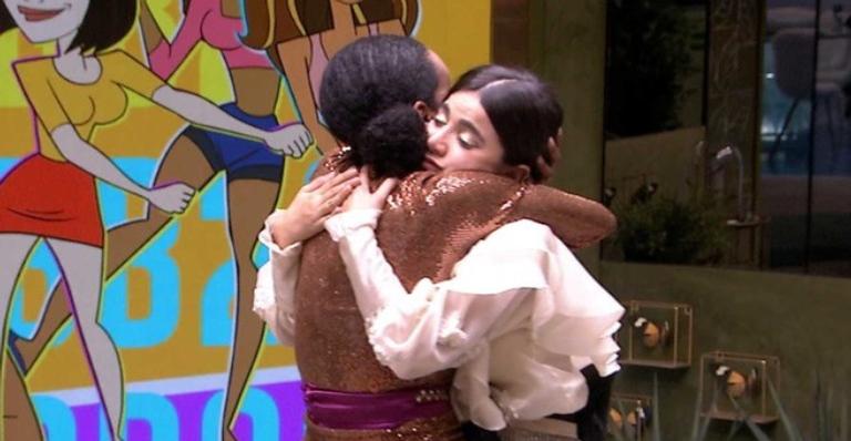 BBB20: Manu abraça Thelma e se declara: ”Você é minha inspiração”