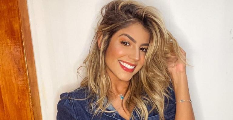 Hariany Almeida publica foto fazendo topless e aproveita para fazer reflexão nas redes sociais