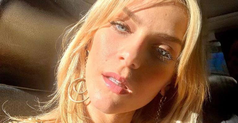 Isabella Santoni aparece em vídeo brincando em parquinho e brinca: ”Criança de quase 25 anos”