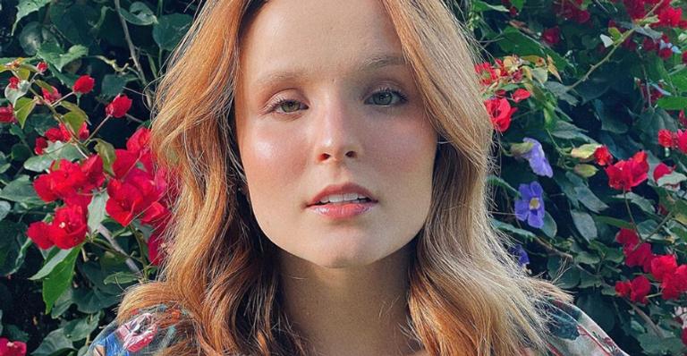Larissa Manoela exibe rotina de yoga e impressiona com agilidade: ”Cuidado, Larissa”