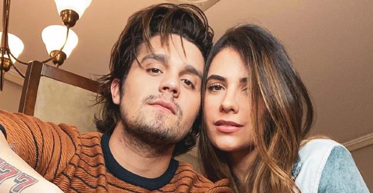 Luan Santana deixa Jade Magalhães cortar seu cabelo e arranca risadas com os possíveis resultados