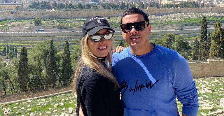 Wesley Safadão abre álbum de fotos de passeio em família e fãs elogiam: ”Família abençoada”