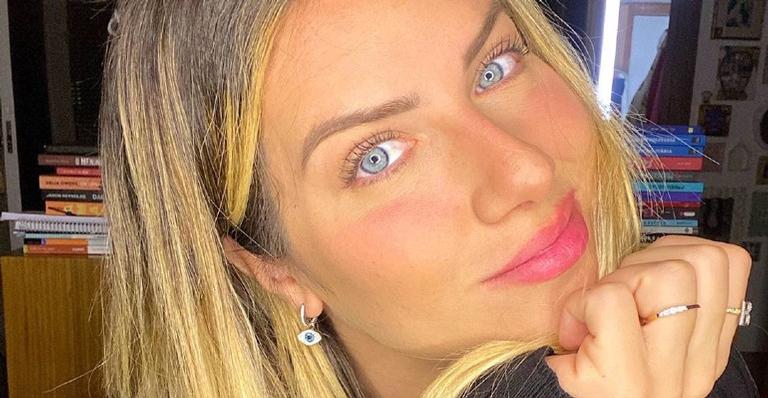 Gravidíssima! Giovanna Ewbank posa de biquíni para Bruno Gagliasso e o barrigão rouba a cena