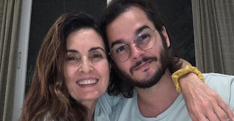 Ainda em quarentena, Túlio Gadelha e Fátima Bernardes cortam os cabelos em casa