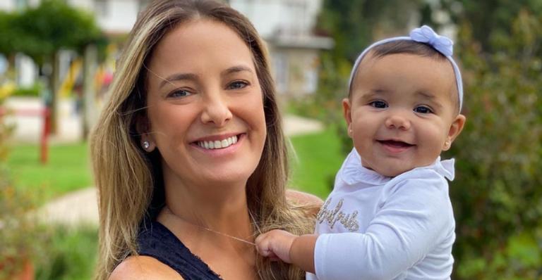 Ticiane Pinheiro encanta seguidores com clique de Manu: ”Muito princesa”
