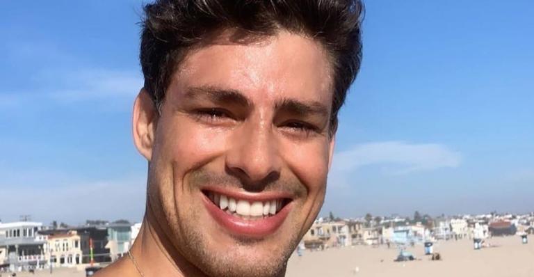 Cauã Reymond arranca elogios dos fãs ao posar em dia ensolarado: ”Mais lindo do mundo”