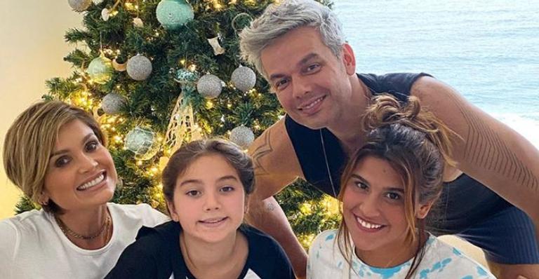 Flávia Alessandra se junta com a família e divulga clique usando máscara: ‘Cuidemos uns dos outros’