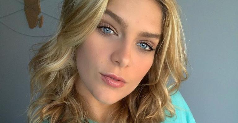 Isabella Santoni ostenta boa forma após treino em casa: ”Nosso corpo é nosso templo”