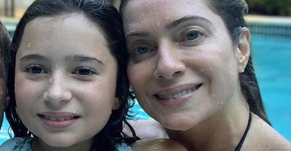 Letícia Spiller aproveita a quarentena para estudar com a filha, Stella: ”Reaprendendo”