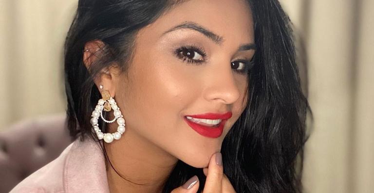 Mileide Mihaile posa de lingerie vermelha e arranca suspiros: ”Bem à vontade”
