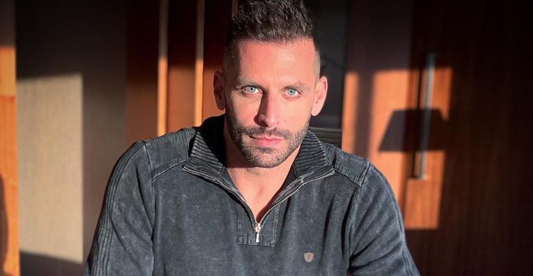 Henri Castelli relembra viagem e recebe elogios dos fãs: ”Assim eu me apaixono”
