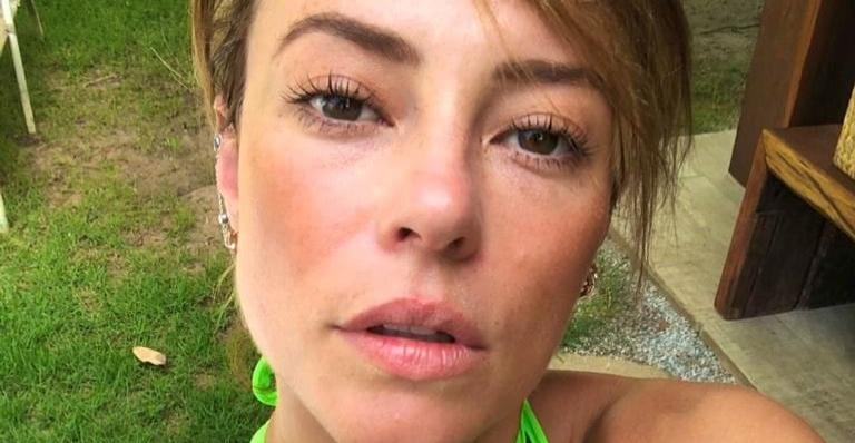 Paolla Oliveira posa com biquíni inusitado e chama atenção de fãs: ”Que mulher linda!”