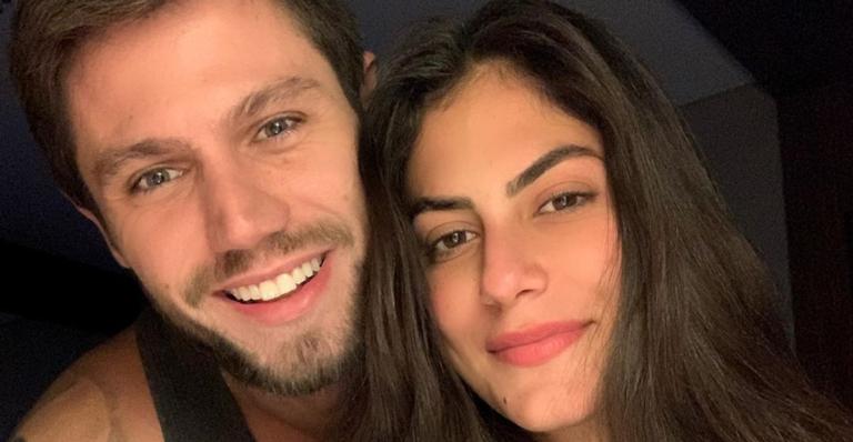 Com clique romântico, Mari Gonzalez se declara para Jonas Sulzbach