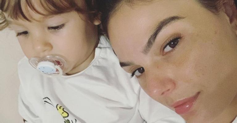 Isis Valverde encanta ao compartilhar clique de seu filho, Rael