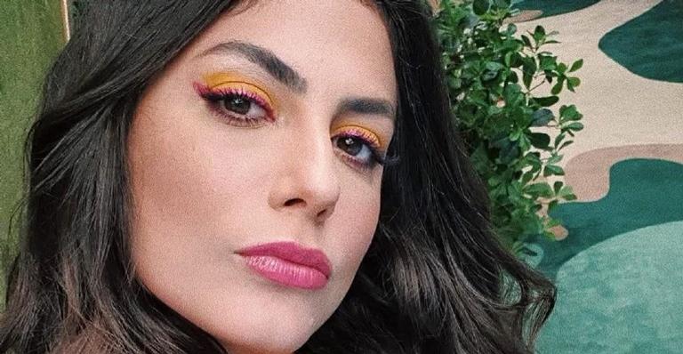 Mari Gonzalez, do BBB20, aparece com maquiagem azul e blusa de desenho animado e arranca elogios