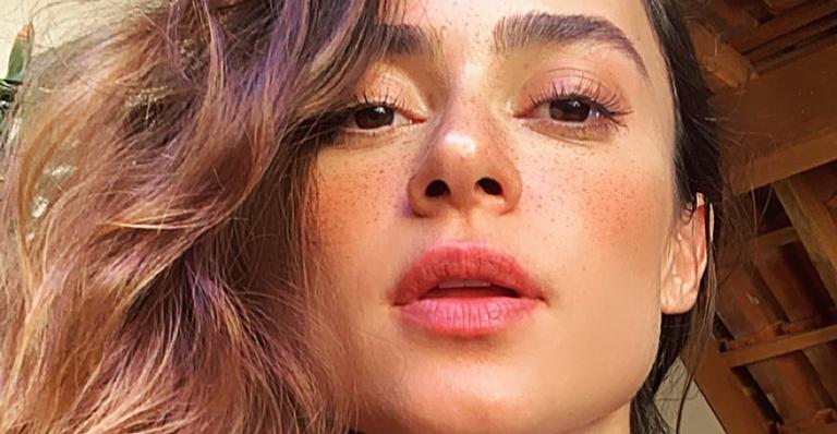 Thaila Ayala mostra gato em posição inusitada e brinca: ”Me representando nessa quarentena”
