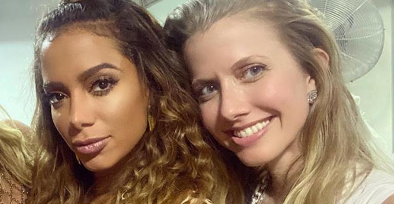 Anitta e Gabriela Prioli revelam que vão fazer lives para explicar política para os seguidores