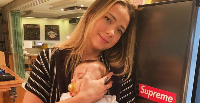 Carol Dantas encanta seguidores com clique de Valentin: ”Perfeitinho demais”