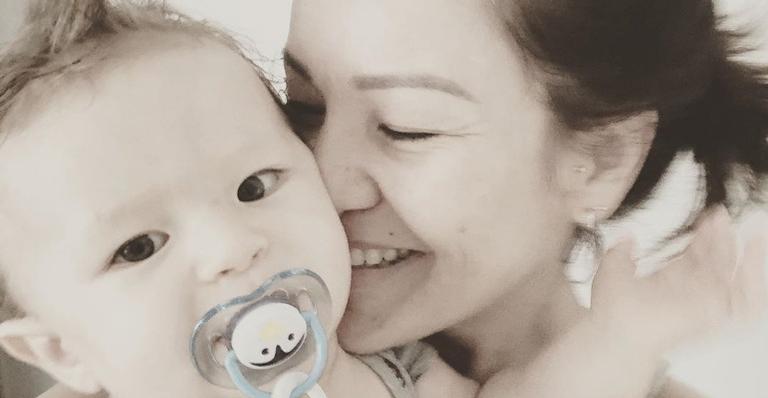Geovanna Tominaga celebra onze meses do filho, Gabriel: ”Parabéns, meninão”