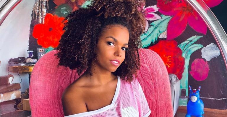 Jeniffer Nascimento ganha elogios de fãs ao relembrar clique na praia: ”Maravilhosa”