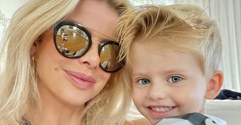 Ao lado de Enrico, Karina Bacchi fala sobre ser mãe: ”Experiência mais transformadora que há”
