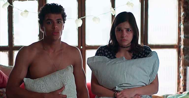 Keila e Tato são flagrados na cama em ‘Malhação – Viva a Diferença’