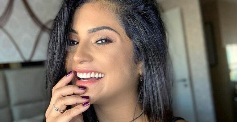 Mileide Mihaile combina camisola com a mãe e dupla impressiona com beleza